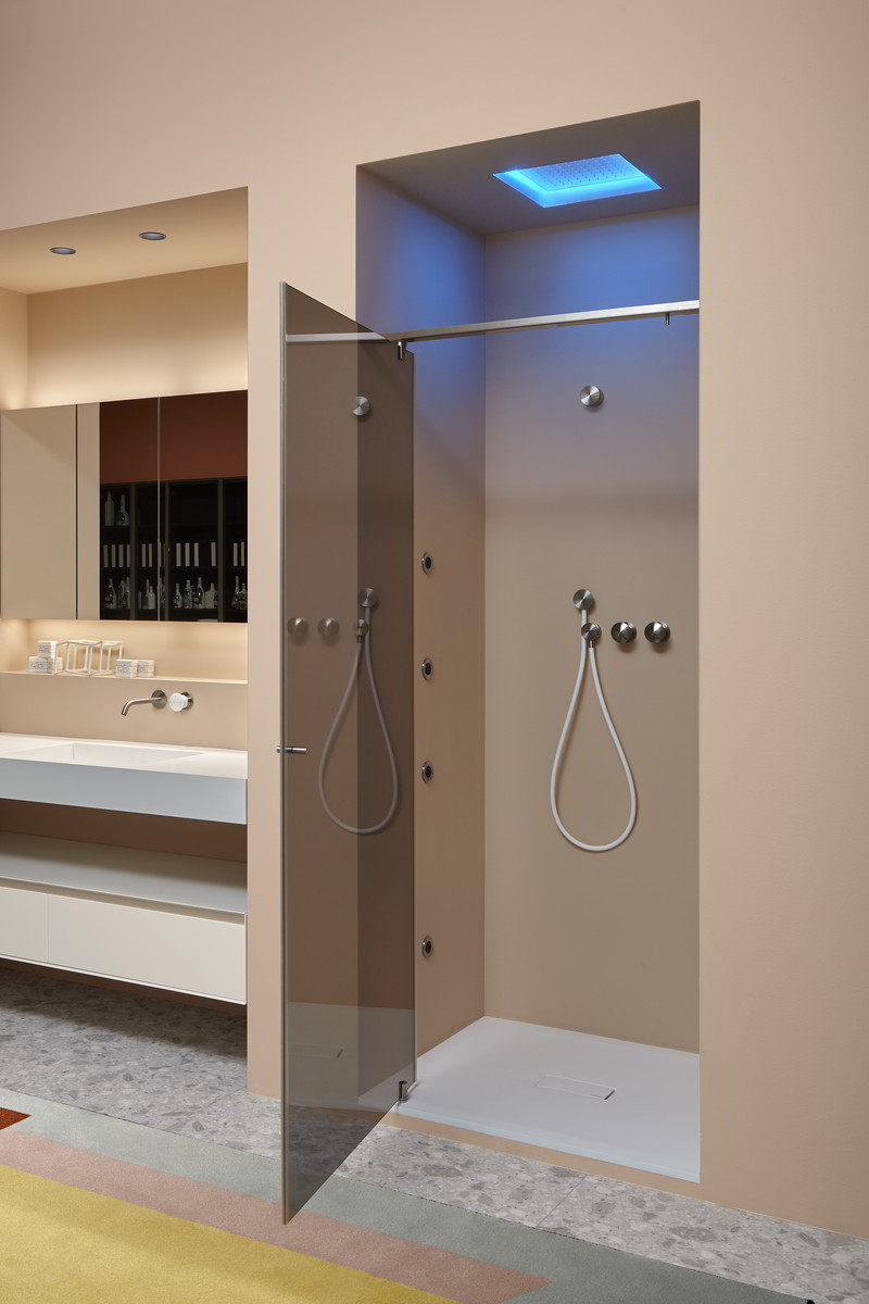 Shower Trays + Enclosures / official image