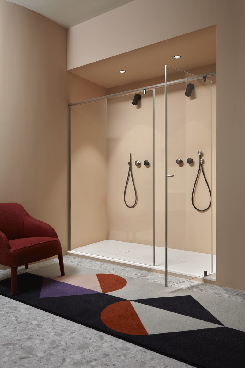 Shower Trays + Enclosures / official image