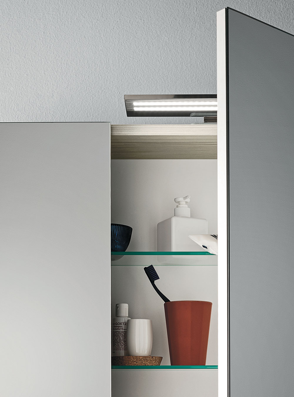 Storage mirror units