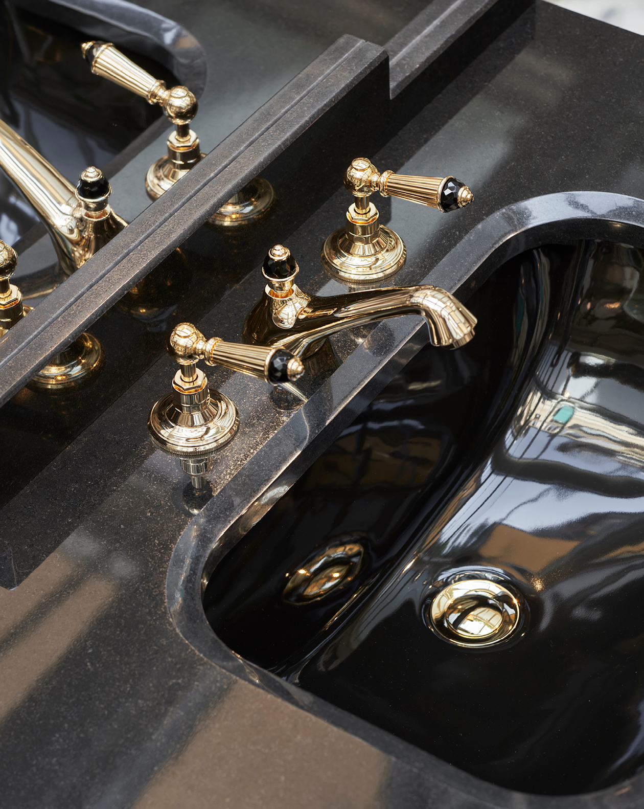Black Diamond 3 hole basin set