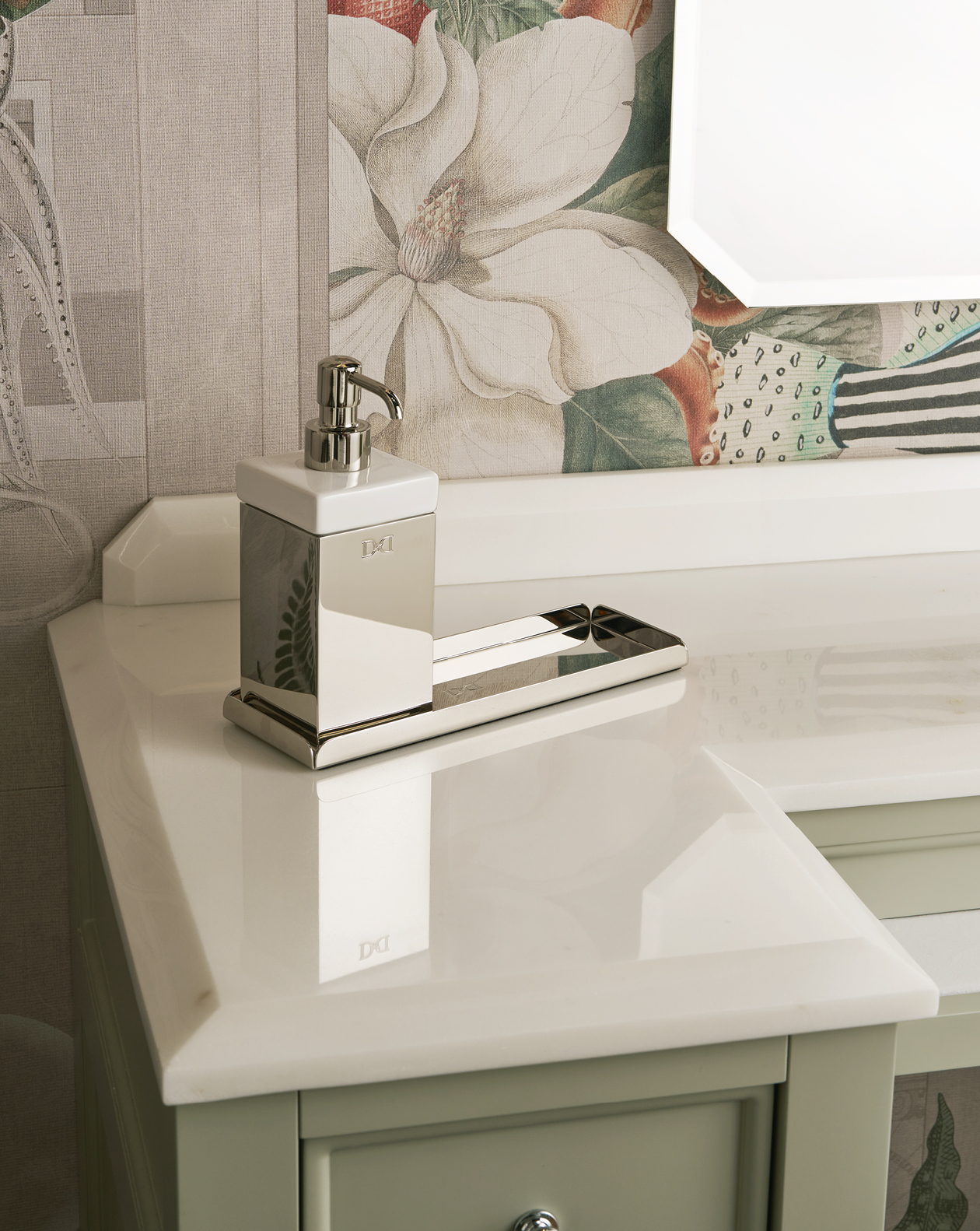 Cube Free-standing soap dispenser