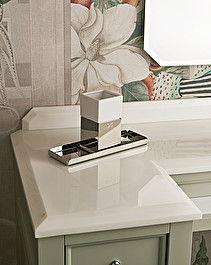 Cube Free-standing toothbrush holder