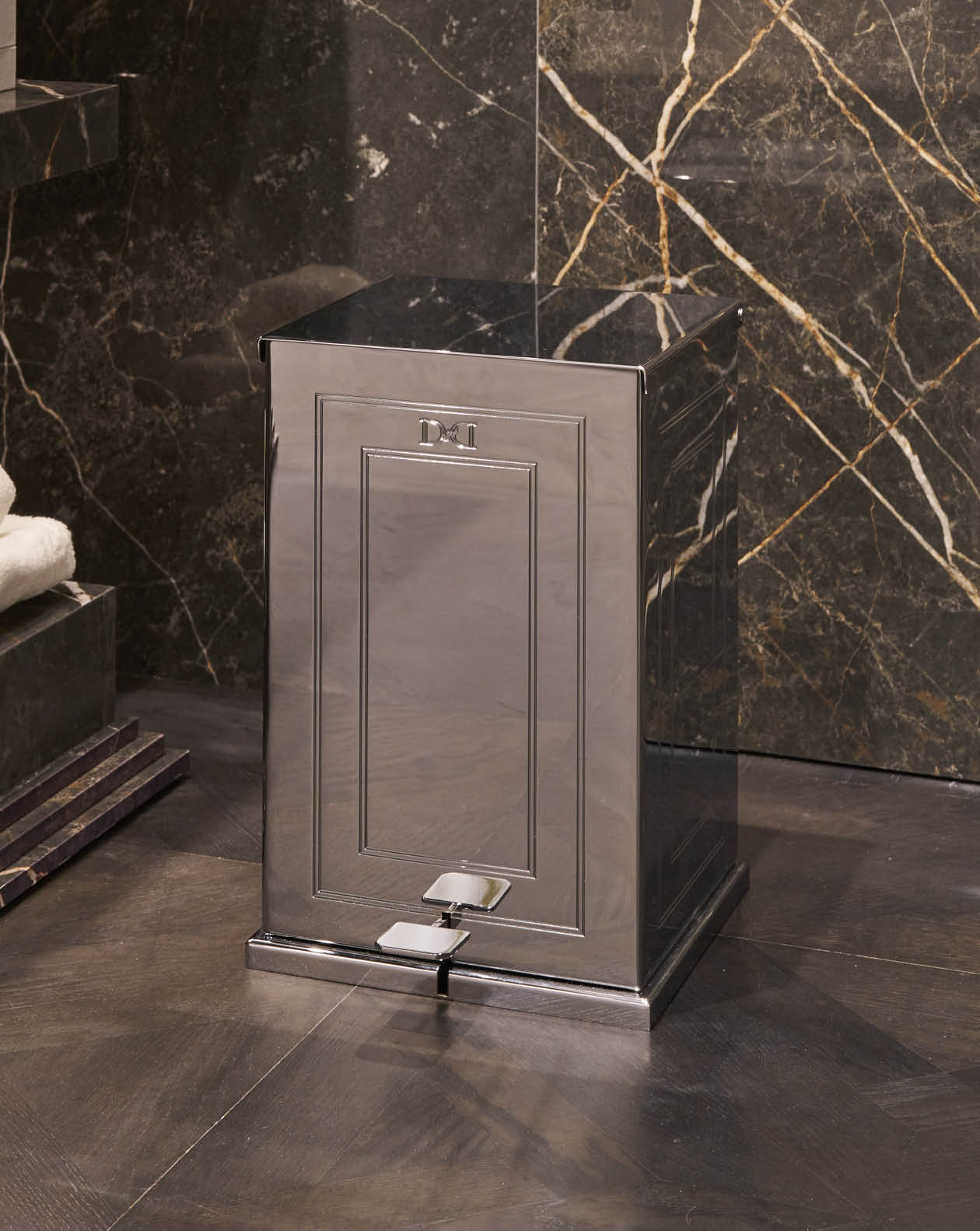 Cube Pedal-operated waste basket