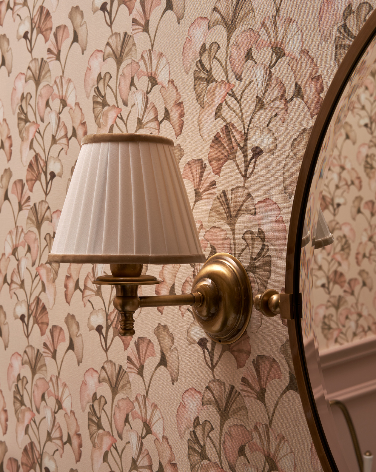 Daisy Velvet Lamp